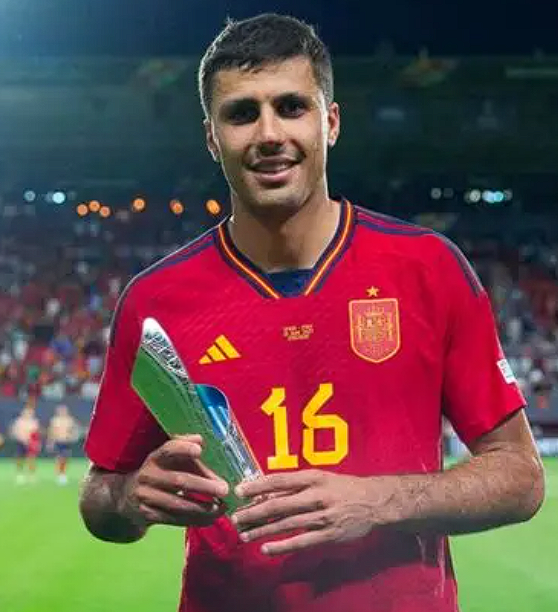 瓜迪奥拉展望曼城新程：罗德里回归助力球队再攀高峰